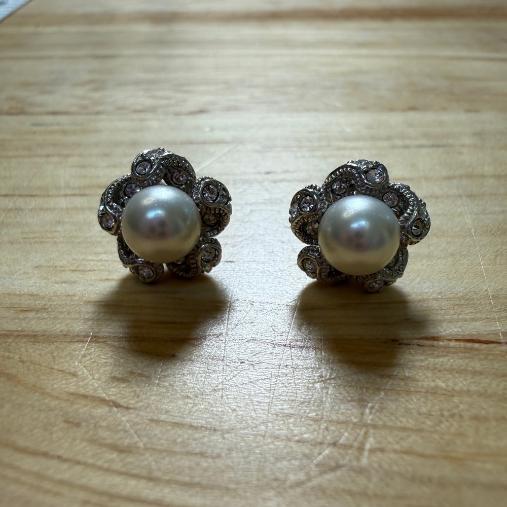 Nadri Flower Stud Earrings Silver Pearl Floral Crystal Classic Elegant - Picture 11 of 13